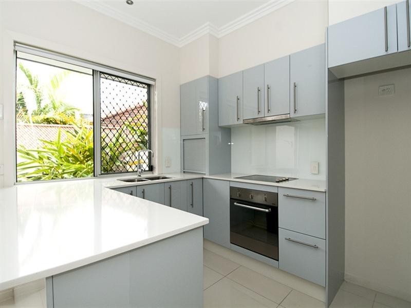 2/35 Runaway Bay Avenue, Runaway Bay QLD 4216