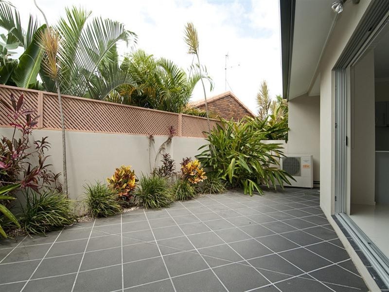 2/35 Runaway Bay Avenue, Runaway Bay QLD 4216