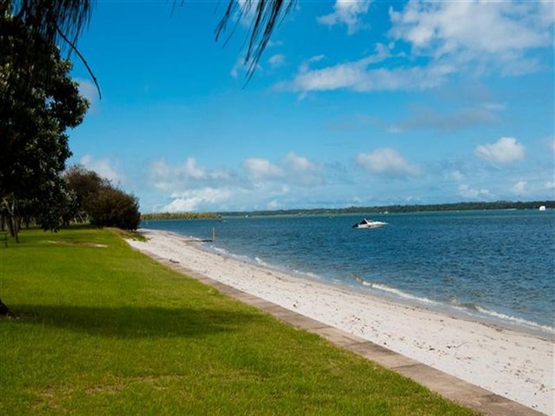 2/35 Runaway Bay Avenue, Runaway Bay QLD 4216