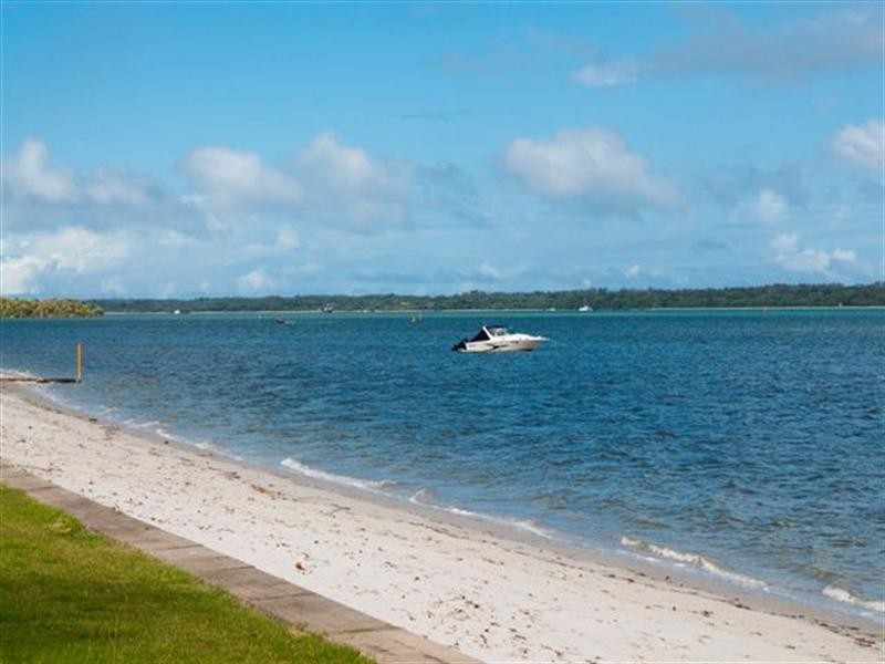 2/35 Runaway Bay Avenue, Runaway Bay QLD 4216