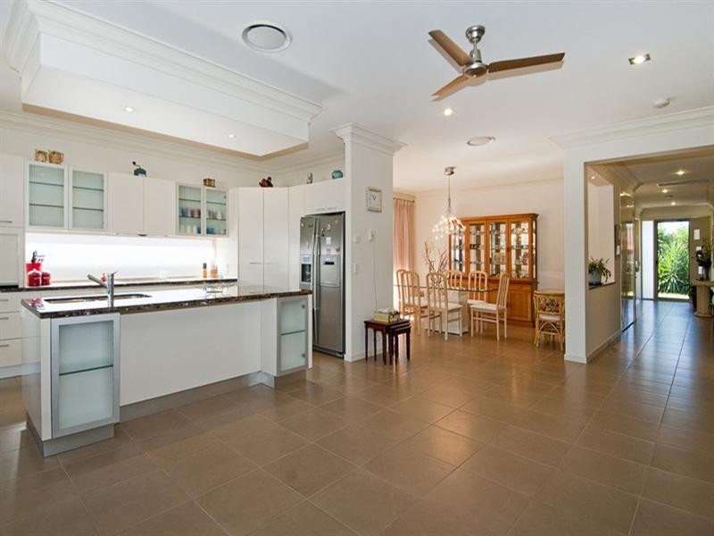 26 Seaspray Street, Paradise Point QLD 4216