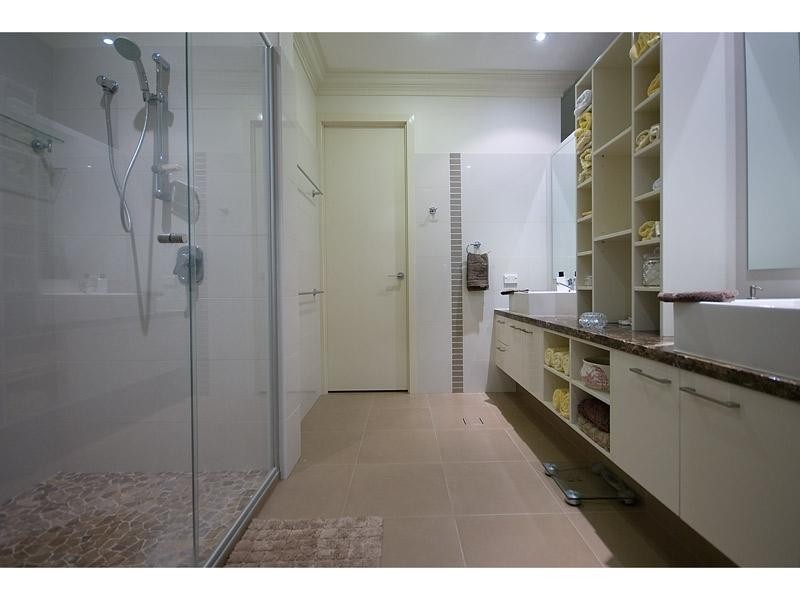 26 Seaspray Street, Paradise Point QLD 4216