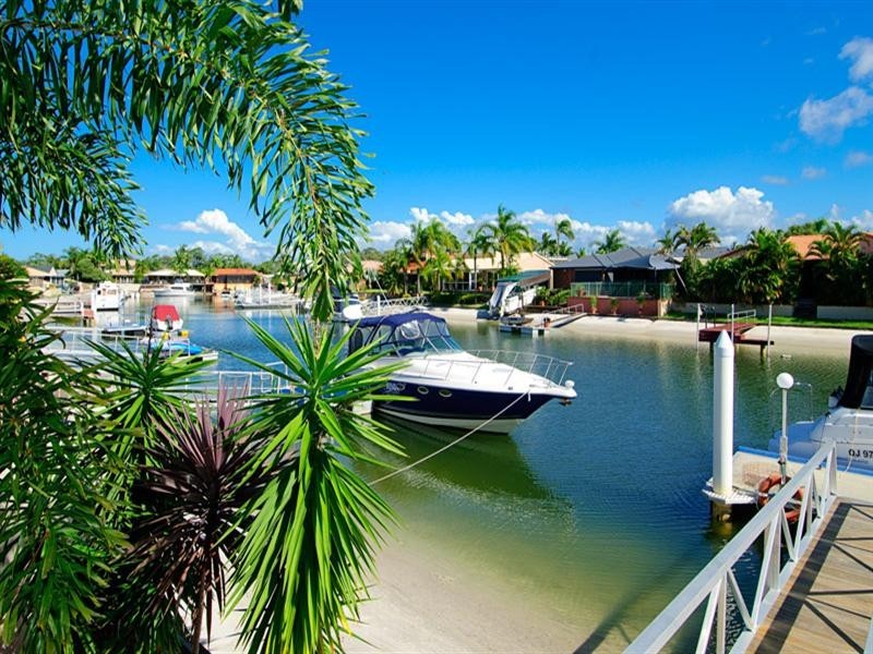 26 Seaspray Street, Paradise Point QLD 4216