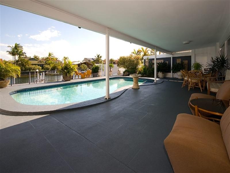 10 Huon Crescent, Runaway Bay QLD 4216