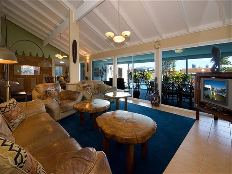 10 Huon Crescent, Runaway Bay QLD 4216