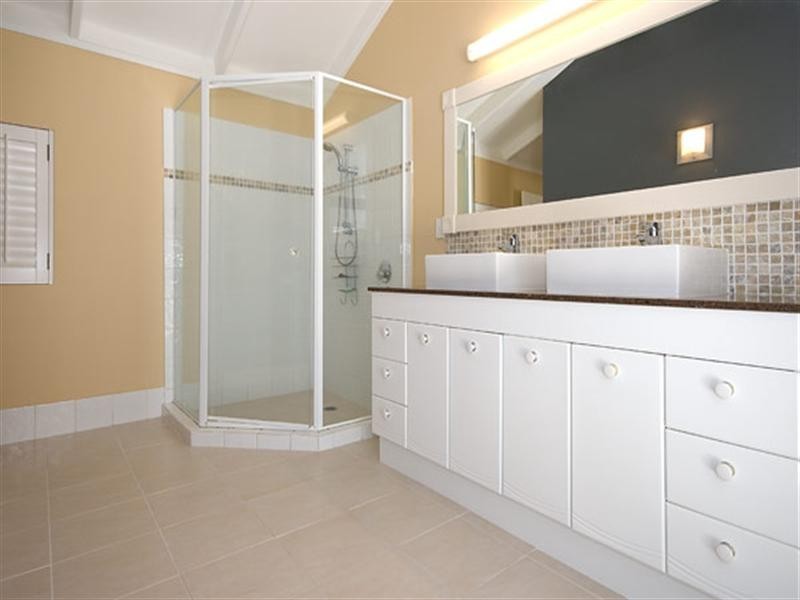 10 Huon Crescent, Runaway Bay QLD 4216