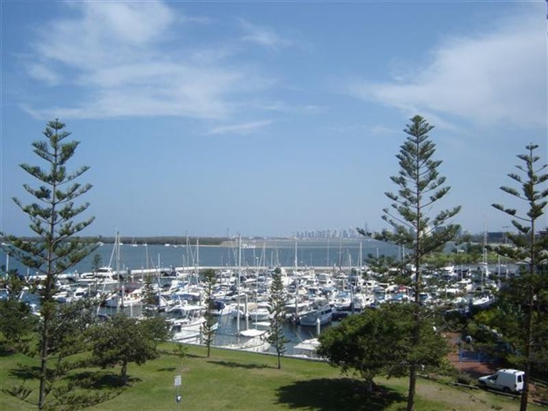 5/10 Oatland Esplanade, Runaway Bay QLD 4216