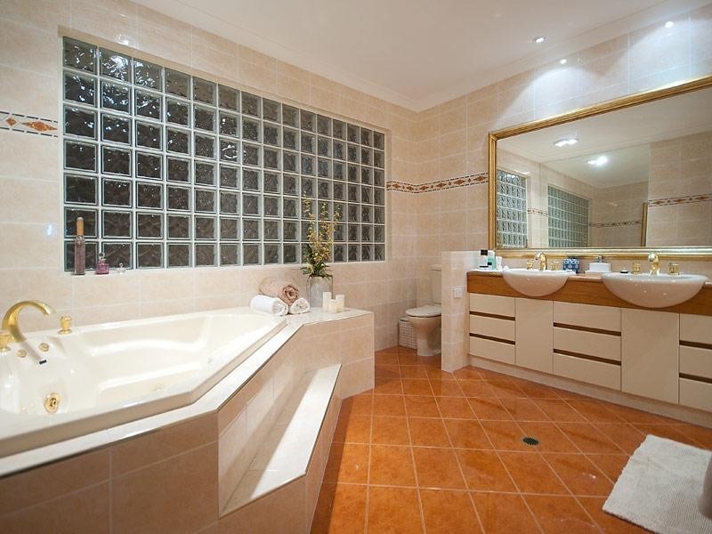 20 Kavieng Crescent, Runaway Bay QLD 4216