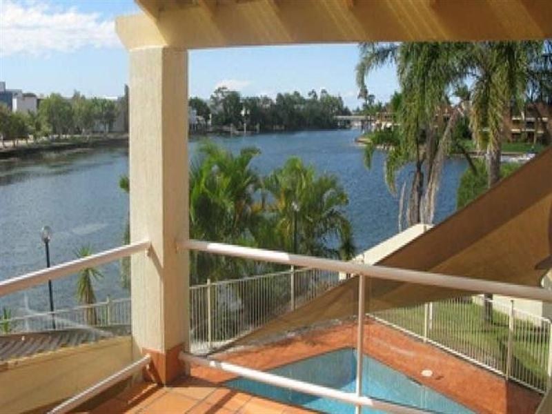 10/131 Morala Avenue, Runaway Bay QLD 4216