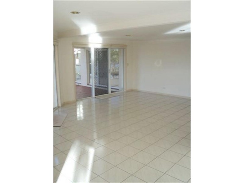 10/131 Morala Avenue, Runaway Bay QLD 4216