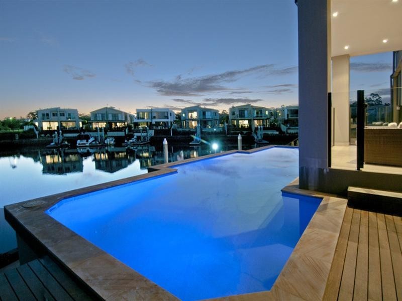 37 South Quay Drive, Biggera Waters QLD 4216