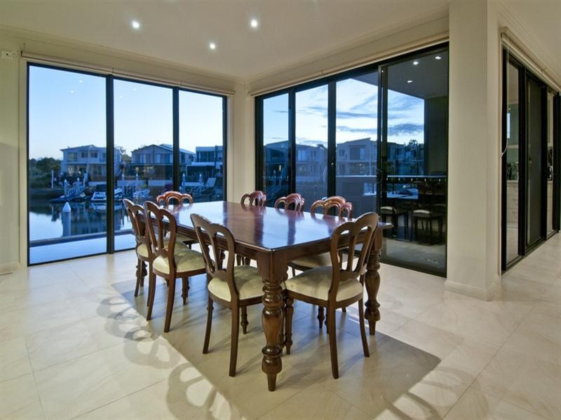 37 South Quay Drive, Biggera Waters QLD 4216