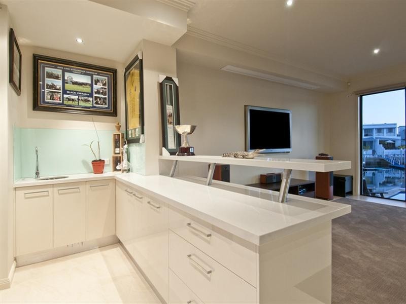 37 South Quay Drive, Biggera Waters QLD 4216