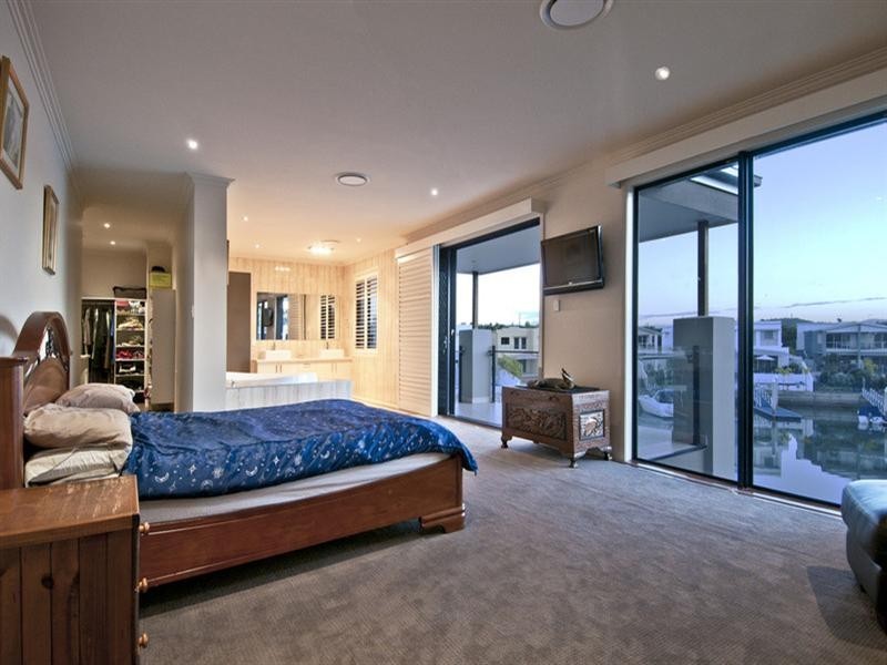 37 South Quay Drive, Biggera Waters QLD 4216