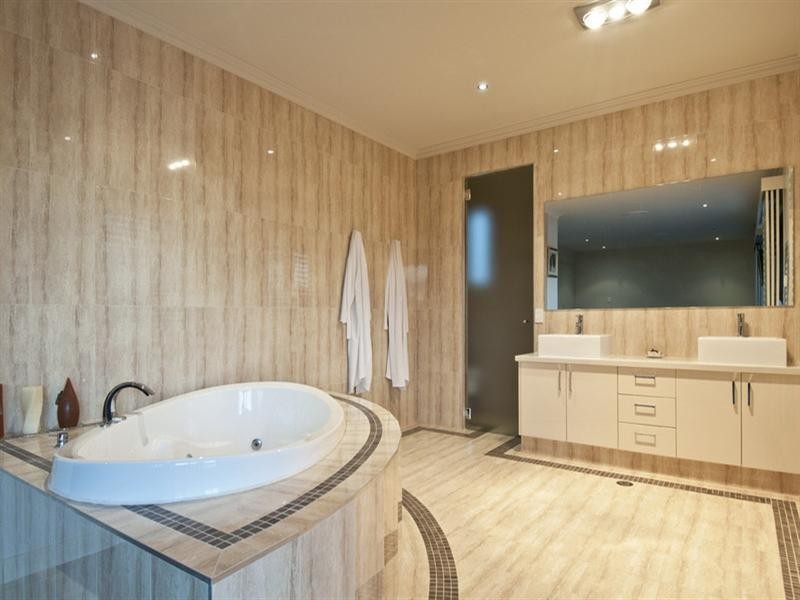 37 South Quay Drive, Biggera Waters QLD 4216