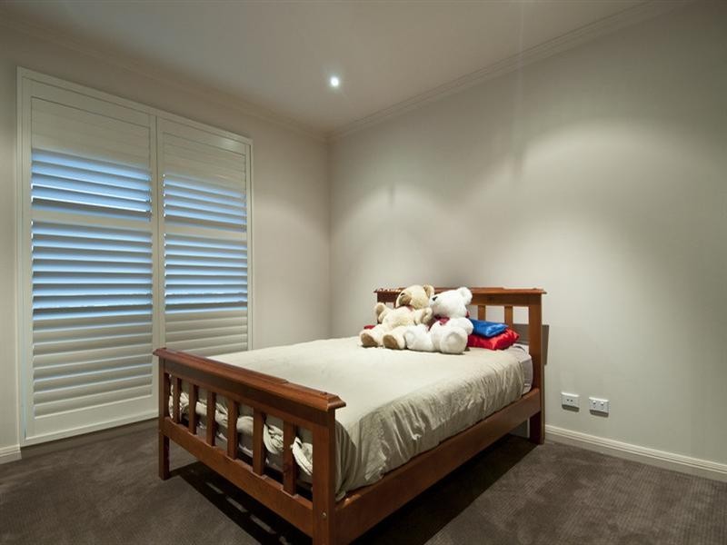 37 South Quay Drive, Biggera Waters QLD 4216