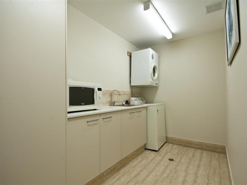 37 South Quay Drive, Biggera Waters QLD 4216