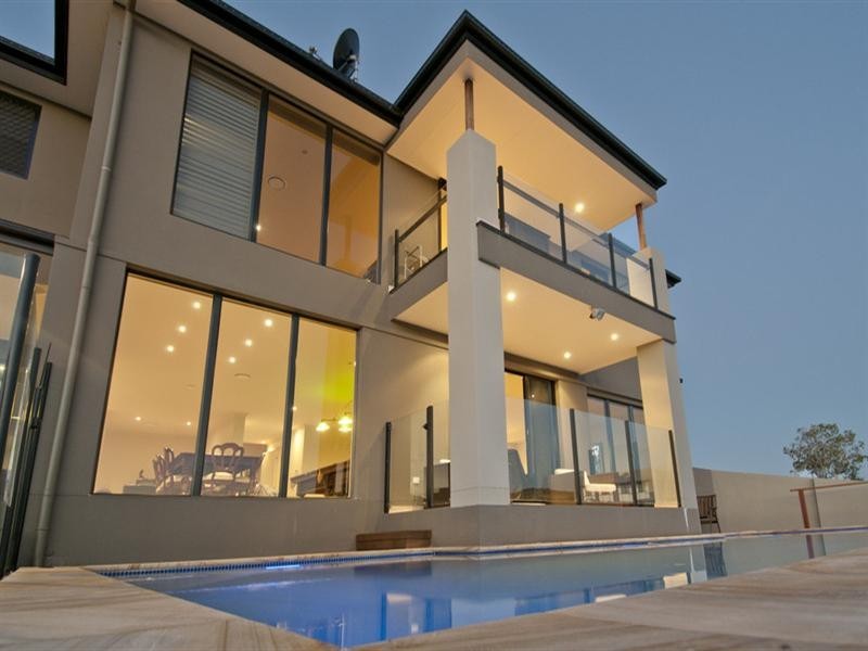 37 South Quay Drive, Biggera Waters QLD 4216
