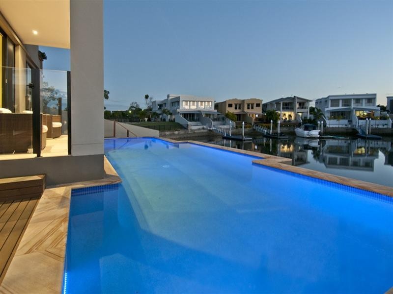 37 South Quay Drive, Biggera Waters QLD 4216
