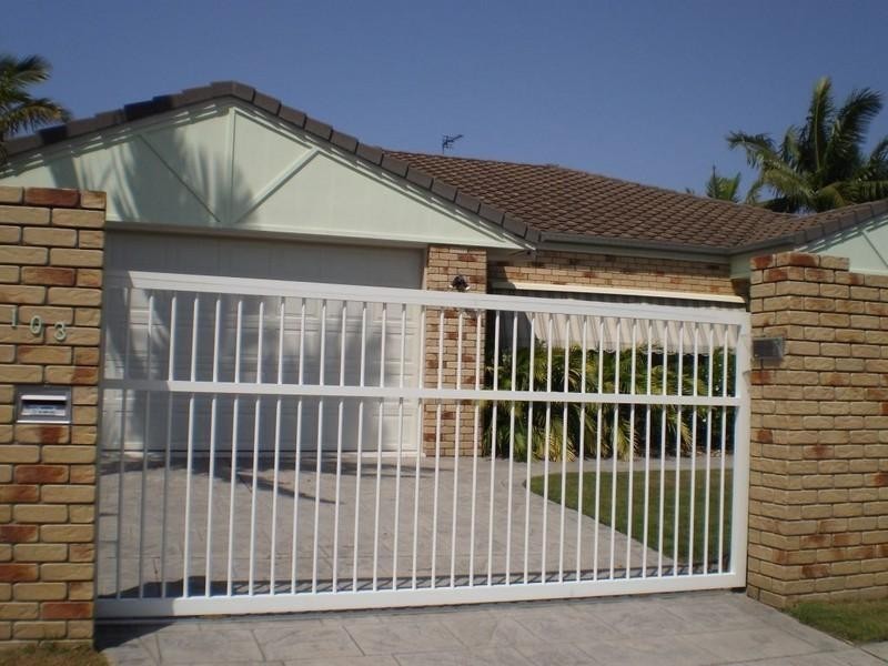 103 Morala Avenue, Runaway Bay QLD 4216