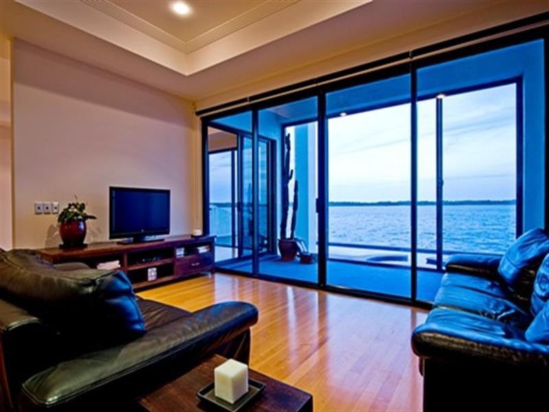 41 King Arthurs Court, Sovereign Islands QLD 4216