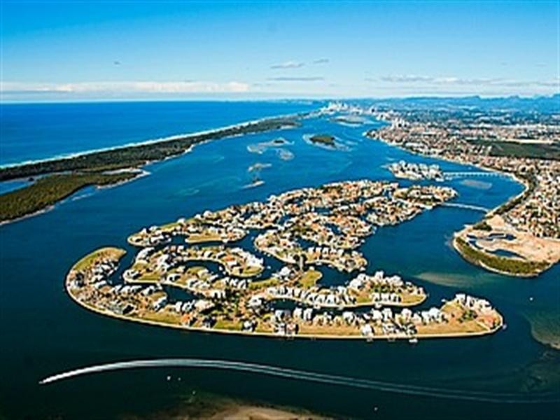 29 Hampton Court, Sovereign Islands QLD 4216