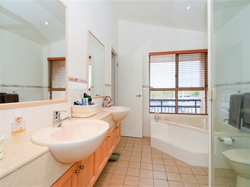 60 John Lund Drive, Hope Island QLD 4212