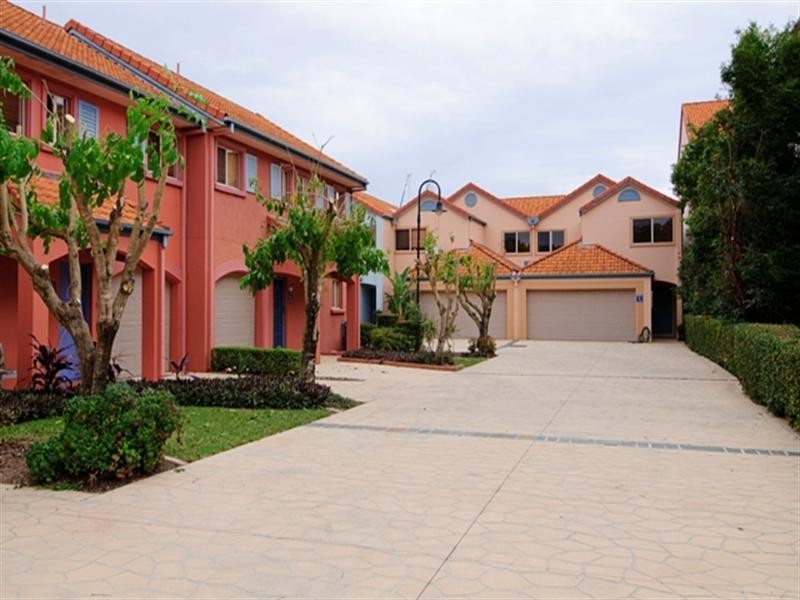 60 John Lund Drive, Hope Island QLD 4212