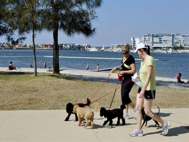 10-12 Queen Quineveres Place, Sovereign Islands QLD 4216