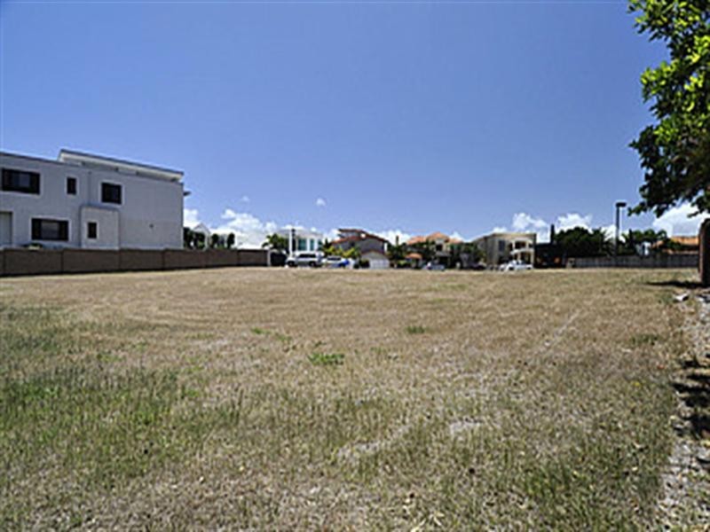 10-12 Queen Quineveres Place, Sovereign Islands QLD 4216