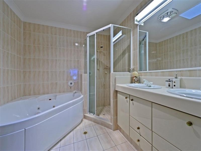 9/100 Morala Avenue, Runaway Bay QLD 4216