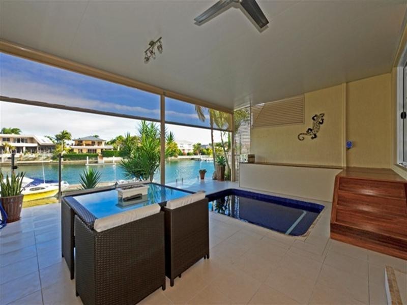9/100 Morala Avenue, Runaway Bay QLD 4216