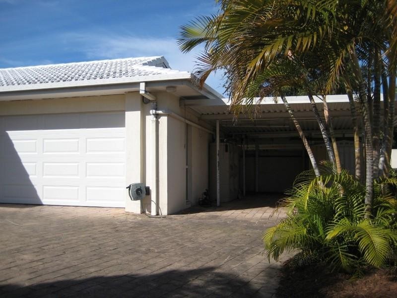 498 Oxley Drive, Runaway Bay QLD 4216