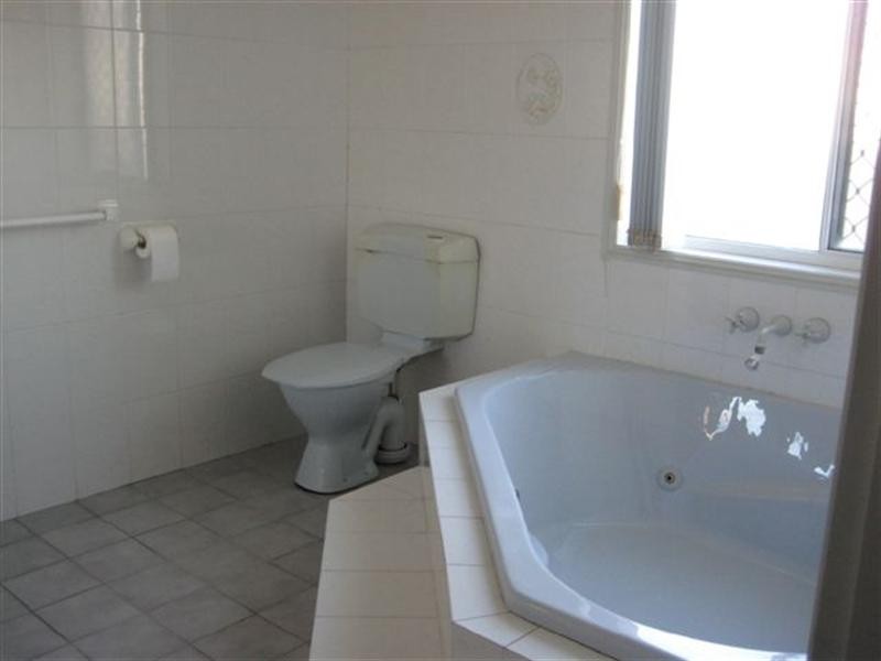 498 Oxley Drive, Runaway Bay QLD 4216