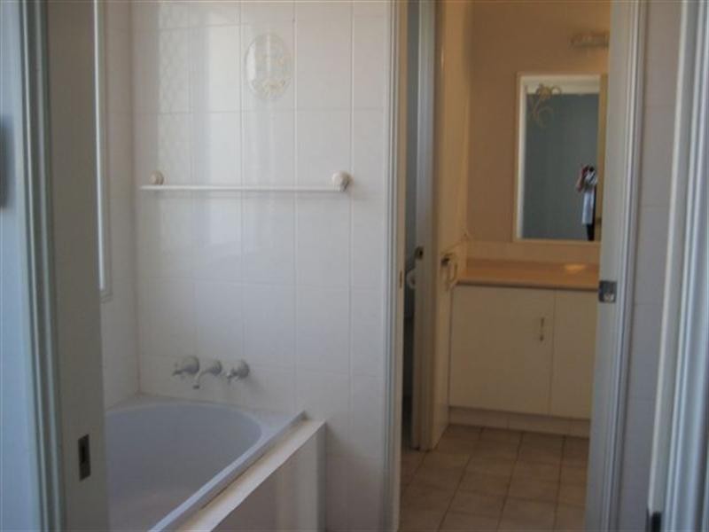 498 Oxley Drive, Runaway Bay QLD 4216