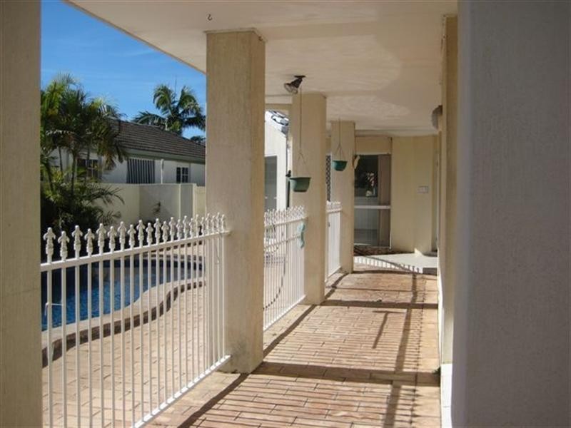 498 Oxley Drive, Runaway Bay QLD 4216