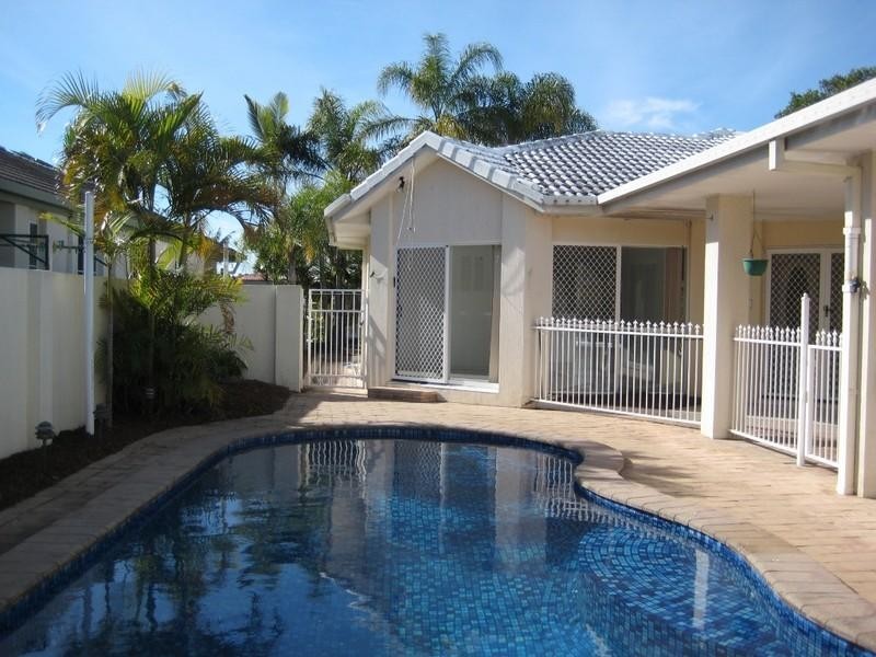 498 Oxley Drive, Runaway Bay QLD 4216