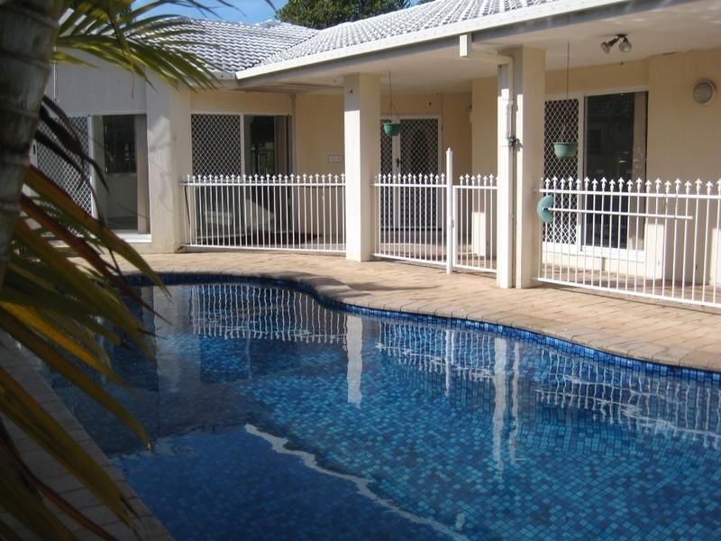 498 Oxley Drive, Runaway Bay QLD 4216