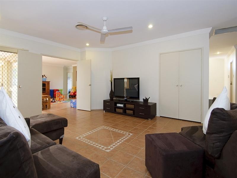 14 Kirdford Court, Arundel QLD 4214