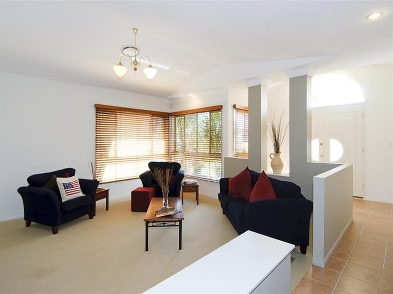 14 Kirdford Court, Arundel QLD 4214