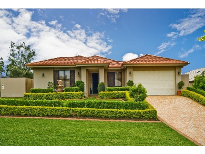 2 Midhurst Court, Arundel QLD 4214