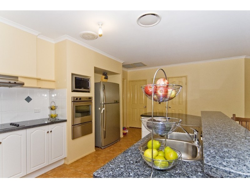 2 Midhurst Court, Arundel QLD 4214