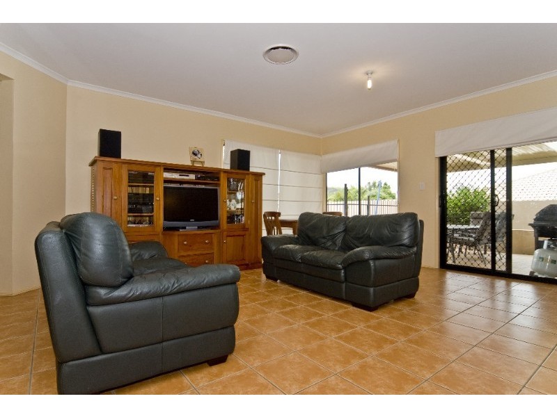 2 Midhurst Court, Arundel QLD 4214