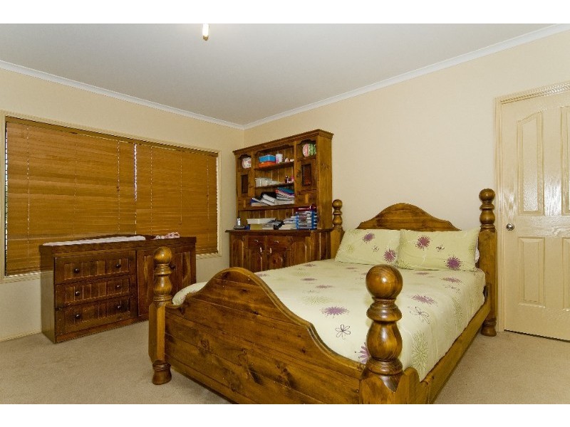 2 Midhurst Court, Arundel QLD 4214