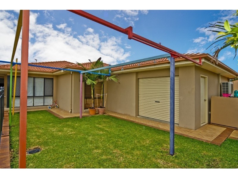 2 Midhurst Court, Arundel QLD 4214
