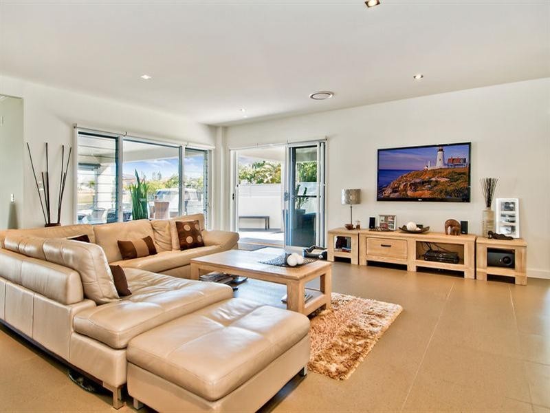 28 King Arthurs Court, Sovereign Islands QLD 4216