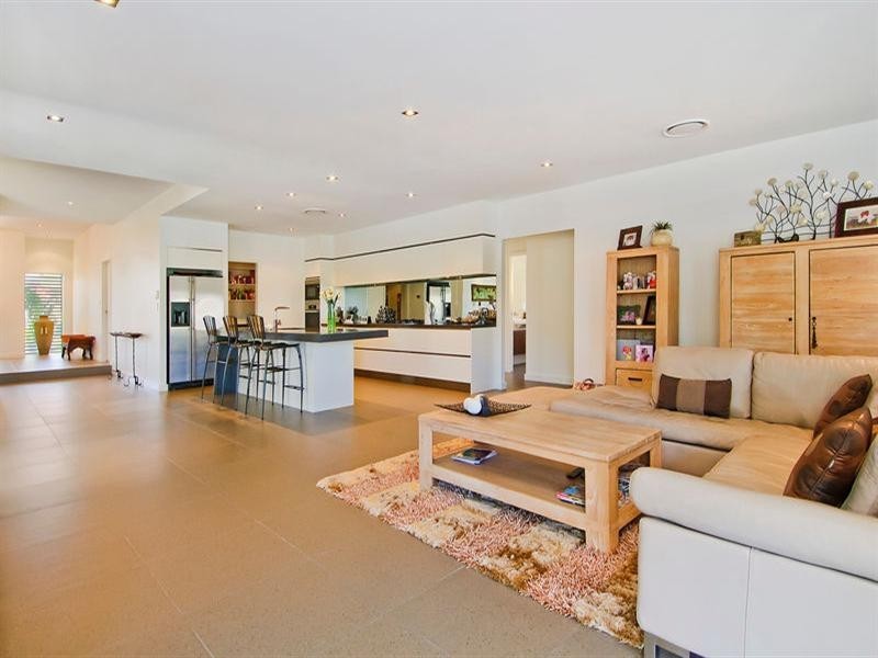 28 King Arthurs Court, Sovereign Islands QLD 4216