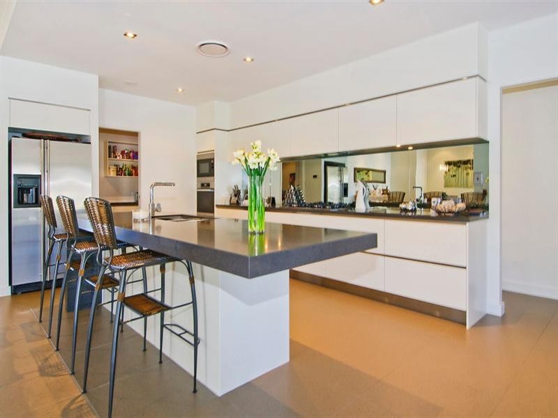 28 King Arthurs Court, Sovereign Islands QLD 4216