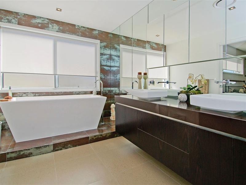 28 King Arthurs Court, Sovereign Islands QLD 4216