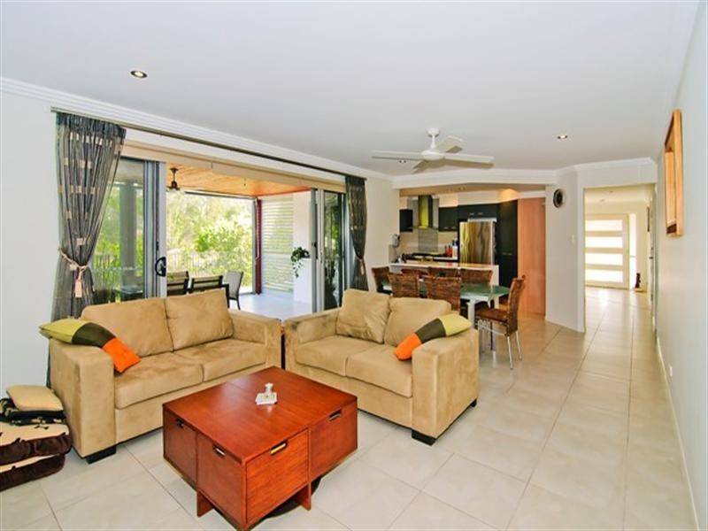 1 James Place, Maudsland QLD 4210